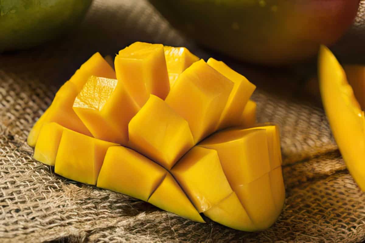 Fresh Mango Iced Tea - so easy to make and really hits the spot on a hot day. #misshomemade | Thousands of scratch recipes at MissHomemade.com