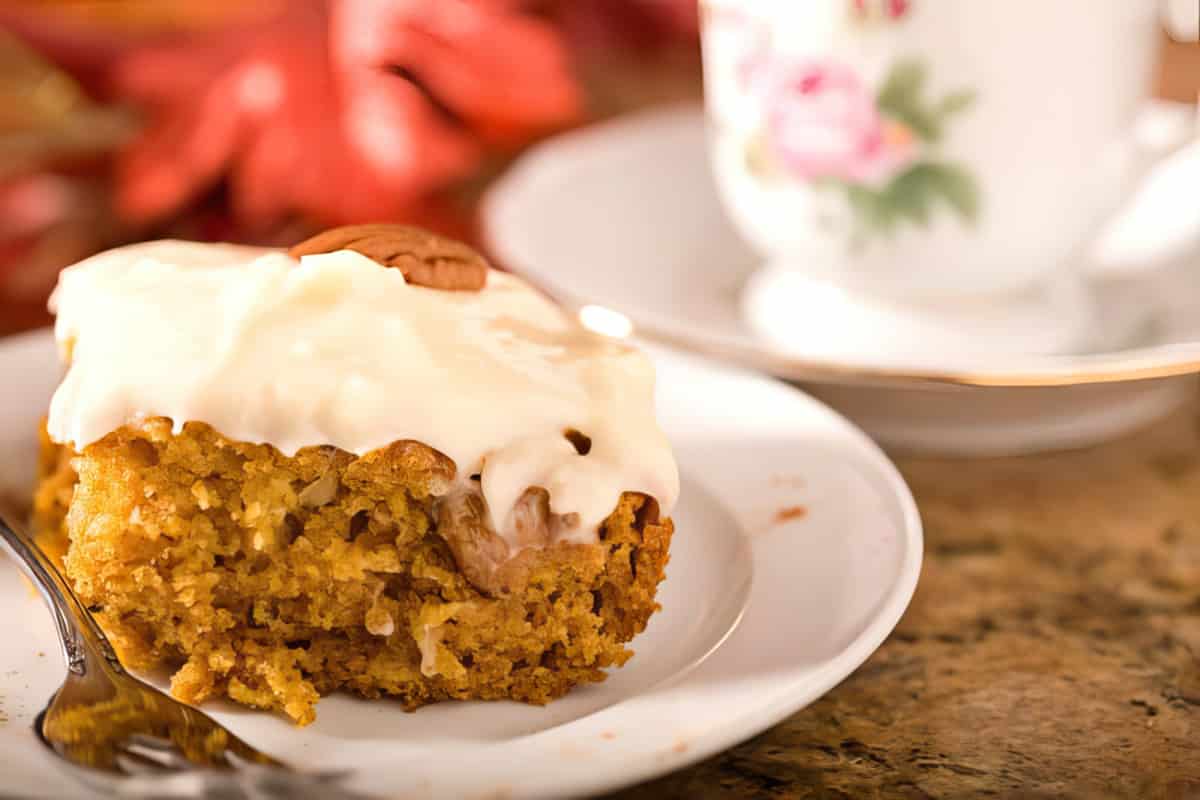 Pumpkin Spice Cake with Cream Cheese Frosting - so moist, so delicious and so easy to make. #misshomemade Pumpkin Spice Cake with Cream Cheese Frosting - so moist, so delicious and so easy to make. #misshomemade